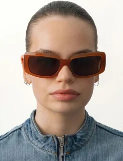 Corlin Eyewear Alain Red - Fyrkantiga|Kvinnor Solglasögon|Solglasögon
