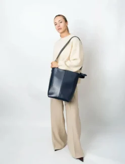 HVISK CASSET GLOSSY STRUCTURE - Bucketväskor|Kvinnor Bucket Bags