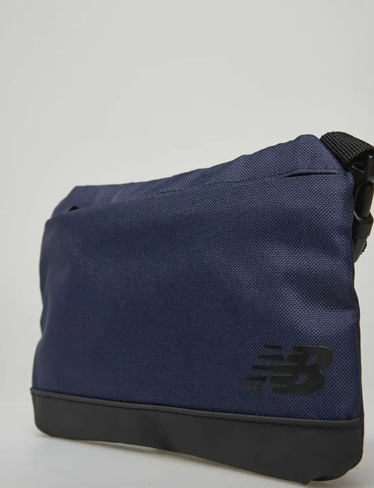 Kvinnor New Balance Träningsväskor|Väskor|Essential Sling Bag - Crossbody Bags