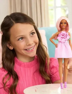 Barn Barbie Dockor & Tillbehör|Fashionistas Doll #238 in Strapless Rose Dress, Pink Hair with Barrette Accessory - Dockor