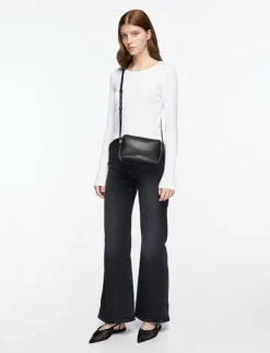 Calvin Klein FOIL LOGO ELONGATED CAMERA BAG - Crossbody Bags|Kvinnor Crossbody Bags
