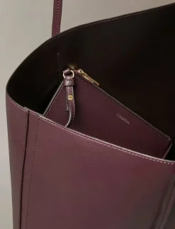 Kvinnor Calvin Klein Shoppingväskor & Totes|FOIL LOGO TOTE W/POUCH - Shoppers