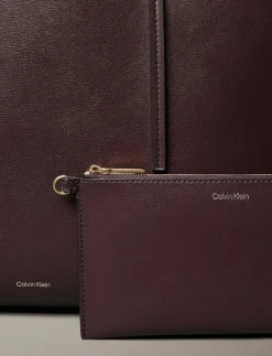 Kvinnor Calvin Klein Shoppingväskor & Totes|FOIL LOGO TOTE W/POUCH - Shoppers