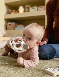 Barn Done by Deer Babyleksaker|Babyleksaker|Grip & teether toy Sheepy - Bitleksaker
