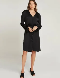 Calvin Klein HAMMERED SATIN V NECK DRESS - Korta klänningar|Kvinnor Klänningar