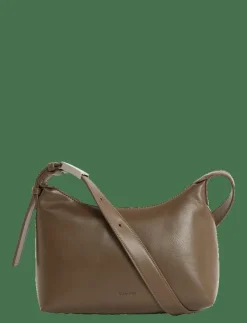Calvin Klein HARDWARE STRAP MEDIUM CROSSBODY - Crossbody Bags|Kvinnor Crossbody Bags
