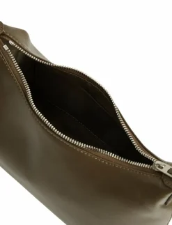 Calvin Klein HARDWARE STRAP MEDIUM CROSSBODY - Crossbody Bags|Kvinnor Crossbody Bags
