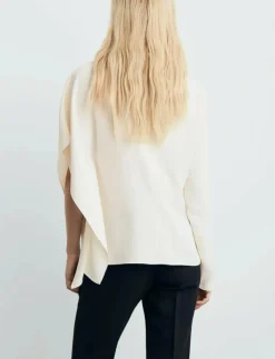 Kvinnor Mango Blusar & Skjortor|High-neck blouse with asymmetrical sleeves - Långärmade blusar
