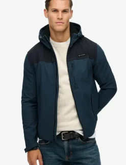 Superdry Sport Jackor|HOODED SOFTSHELL TECH TREKKER - Friluftsjacka