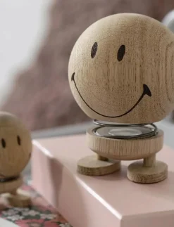 Hoptimist Smiley - Skulpturer & Porslinsfigurer| Dekorationsdetaljer