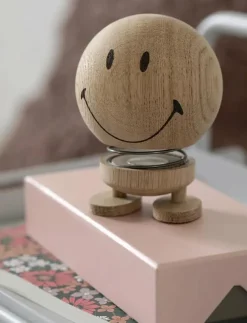 Hoptimist Smiley - Skulpturer & Porslinsfigurer| Dekorationsdetaljer