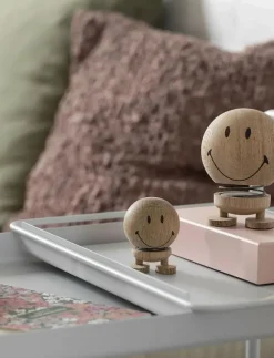 Hoptimist Smiley - Skulpturer & Porslinsfigurer| Dekorationsdetaljer