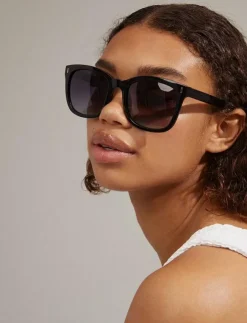 Pilgrim KATYA iconic retro sunglasses black - D-form|Kvinnor Solglasögon