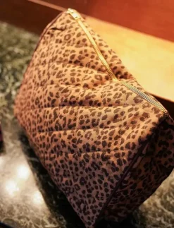 Anna + Nina Leopard Quilted Wash Bag - Necessärer|Kvinnor Necessärer