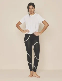 Kvinnor Moonchild Yoga Wear Toppar & T-Shirts|Moonchild Monogram Tee - T-Shirts