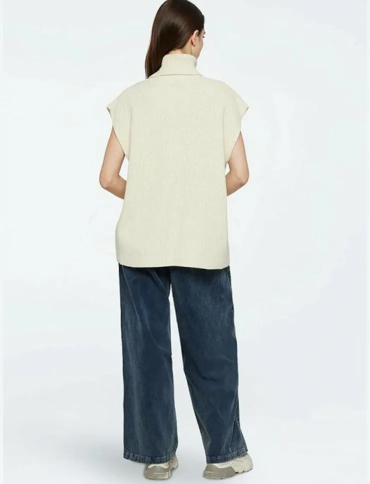 Kvinnor Minimum Västar|T-Shirts & Toppar|Naja knit vest 9954 - Linnen
