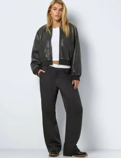 Kvinnor NOISY MAY Byxor|NMDAWN NW BOXER PANTS FWD - Raka byxor