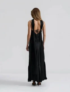 Kvinnor Malina Plus Size & Curvy|Klänningar|Poppy pleat detailed slip maxi dress - Midiklänningar