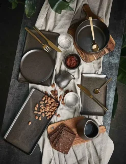 Aida Serveringsfat|Ugnsformar|RAW Titanium - rektangulær fad 2 stk 34 x 18 x 2,5 cm gaveæske - Serveringsfat & Uppläggningsfat