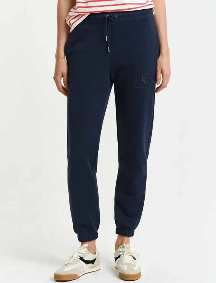 Kvinnor GANT Mjukisbyxor|REG TONAL SHIELD SWEATPANTS - Sweatpants