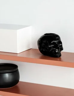 Kosta Boda Still Life skull ljuslykta svart 85mm - Skulpturer & Porslinsfigurer| Dekorationsdetaljer|Ljusstakar & Ljushållare