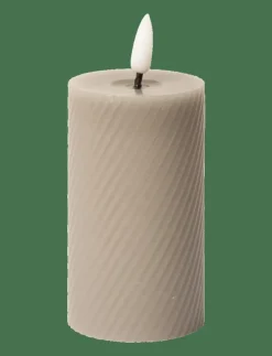 C'est Bon Swirled LED pillar candle - Dekoration| Ljus